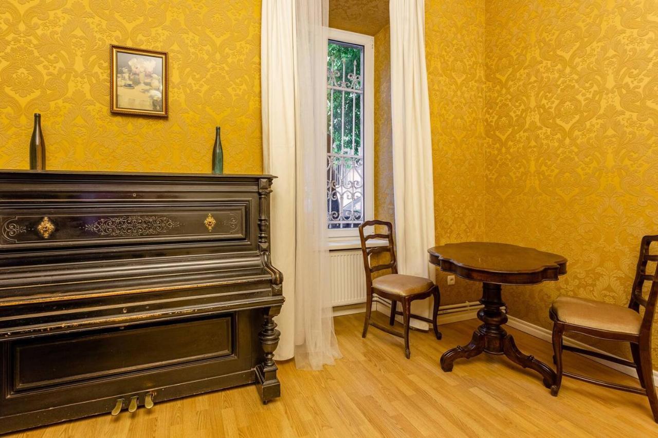 Old Piano Apartment Tbilisi Eksteriør billede
